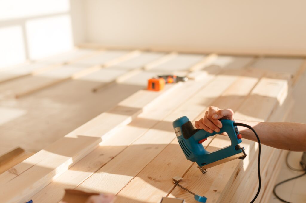 Монтаж деревянной отделки